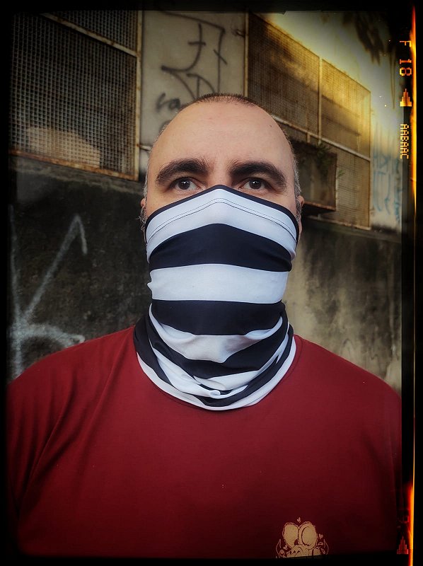 BANDANA TUBULAR - BUFF  Listrada Branca e Preta